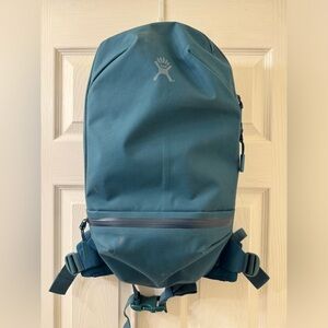 Hydro Flask Journey Series 10L Hydration Backpack Biking or Hiking Pack